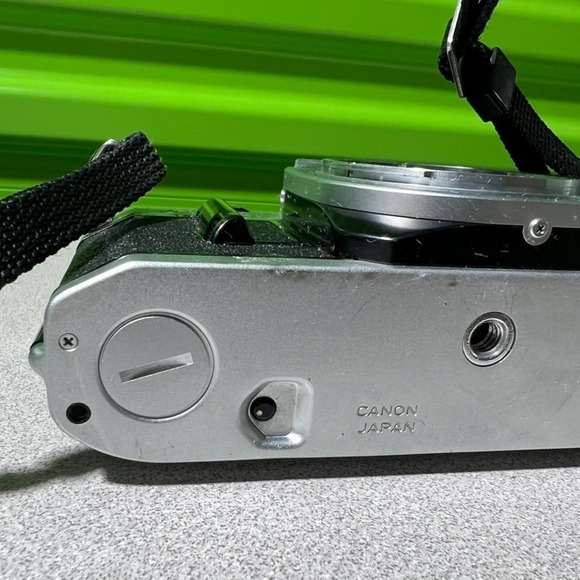 Canon AE-1 35mm SLR Film Camera Body Vintage Silver Black Japan 2386617 - Picture 11 of 14